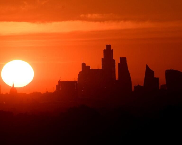 UK economy downturn graph